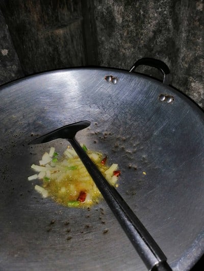 วิธีทำ ผัดไข่ซอสพริกเผา🌶️ วิธีทำ ผัดไข่ซอสพริกเผา🌶️