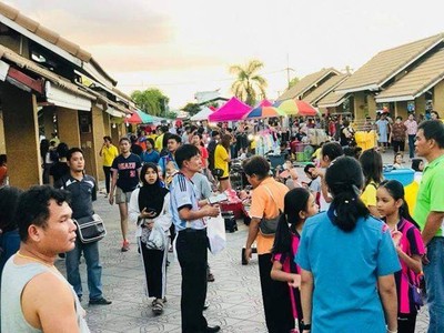 บรรยากาศ ถนนคนเดิน ผูกปิ่นโตข้าว