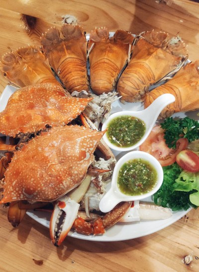 กั้งกระดานกับปูม้านึ่ง