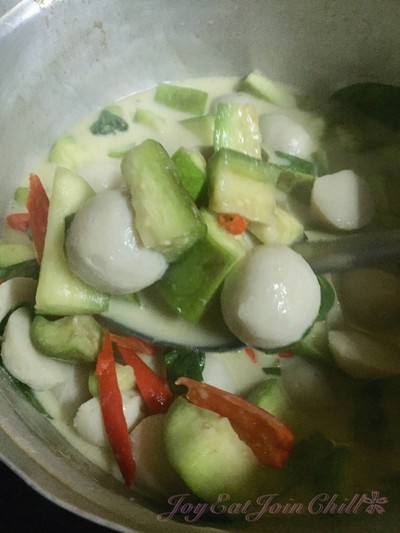 วิธีทำ ขนมจีนแกงเขียวหวานลูกชิ้น