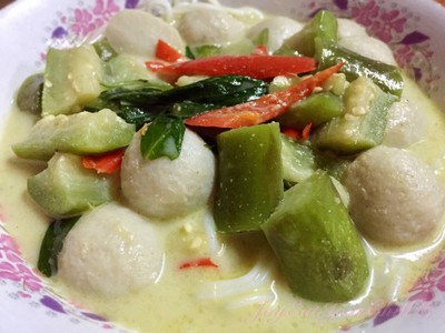 วิธีทำ ขนมจีนแกงเขียวหวานลูกชิ้น