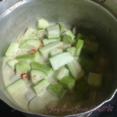 วิธีทำ ขนมจีนแกงเขียวหวานลูกชิ้น