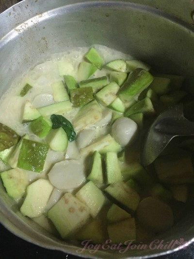 วิธีทำ ขนมจีนแกงเขียวหวานลูกชิ้น