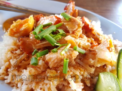 ข้าวหมูแดงหมูกรอบ (ธรรมดา)