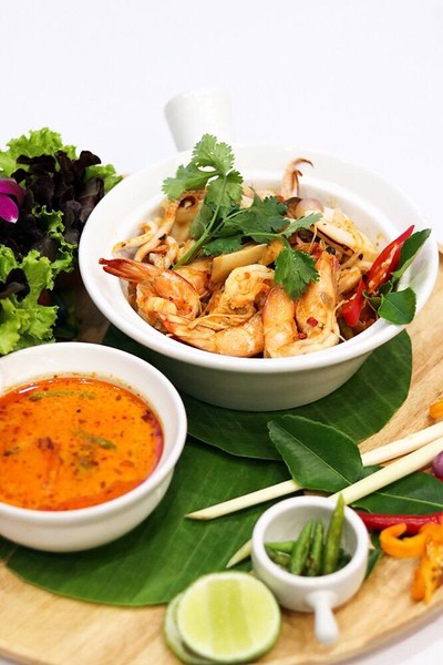 อบทะเลวุ้นเส้นต้มยำแห้ง [400 Kcal]