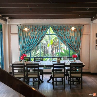 บรรยากาศ Phuket Town Restaurant ทองหล่อ