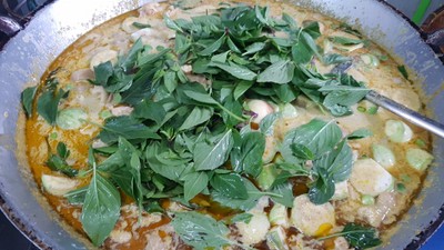 วิธีทำ แกงเขียวหวานหน่อไม้ไก่ วิธีทำ แกงเขียวหวานหน่อไม้ไก่