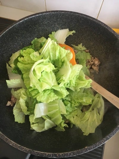 วิธีทำ ผักกาดขาวผัดหมูสับ วิธีทำ ผักกาดขาวผัดหมูสับ