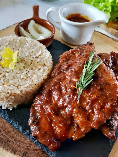 ซี่โครงหมูชิ้นใหญ่เสียดายเหนียวไปนิด