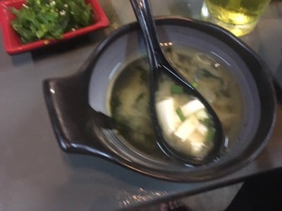 ซุปเต้าเจี้ยว หรือพวกอาหารเป็นจานก็มีให้สั่งในเมนู