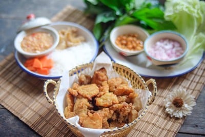 เมี่ยงปลาดอลลี่ กับน้ำจิ้มสูตรเด็ด