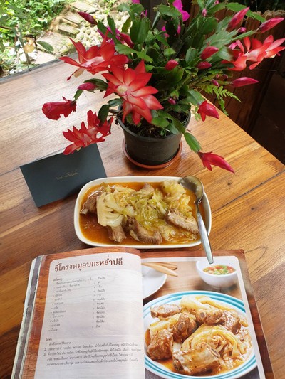 ซี่โครงหมูอบกะหล่ำปลี