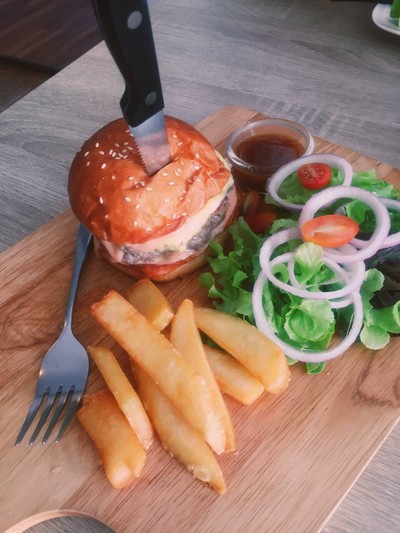 เบอร์เกอร์เนื้อแองกัส