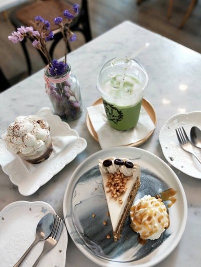 อาหาร หรือ เครื่องดื่ม