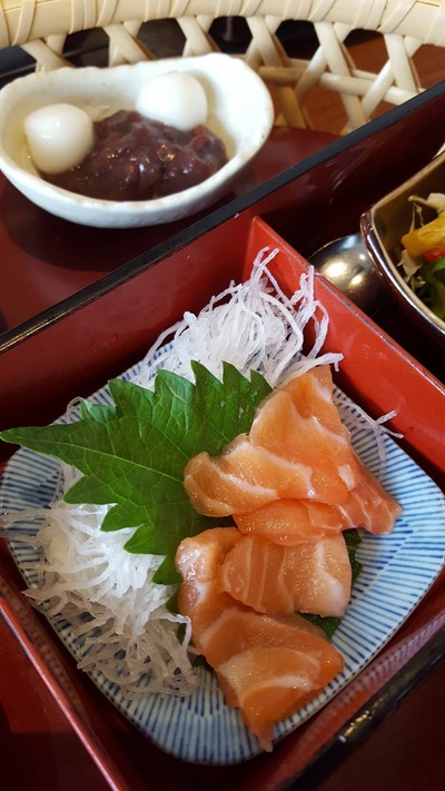 Salmon Sashimi ในชุด