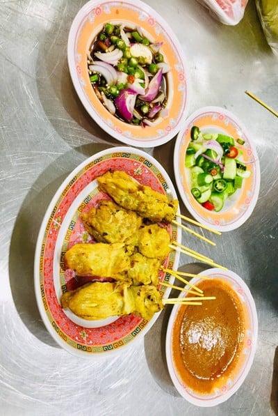 เมนูของร้าน หมูสะเต๊ะนายซ้ง (เจ้าเก่าหน้าร้านสมบูรณ์โภชนา)บรรทัดทอง  บรรทัดทอง