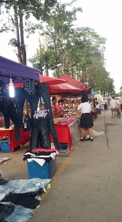 บรรยากาศ ตลาดติดน้ำ บึงแก่นนคร