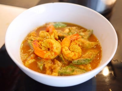 แกงส้มชะอมกุ้งพริกแกงใต้