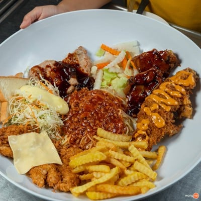 เมนูของร้าน อ้วนผอมสเต็กสามย่านจานดาวเทียม