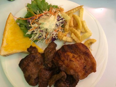 สเต็กหมูพริกไทยดำ+ไก่สไปซี่