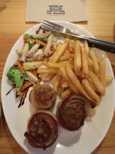 อาหาร หรือ เครื่องดื่ม