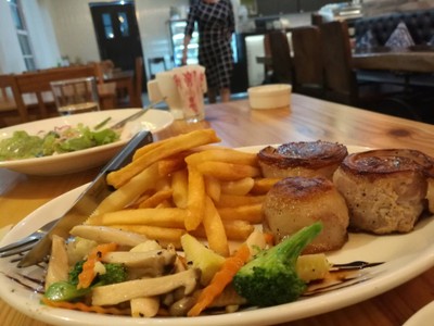 อาหาร หรือ เครื่องดื่ม