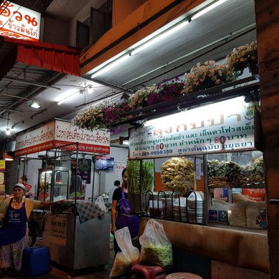 หน้าร้าน ก๋วยเตี๋ยวลุงกับป้า