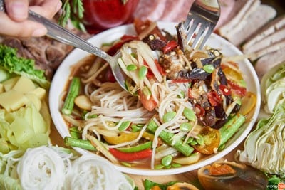 ครัวแม่อุไร อาหารไทย-อีสาน ส้มตำเลิศรส อาหารจานเดียว ครัวแม่อุไร อาหารไทย-อีสาน ส้มตำเลิศรส อาหารจานเดียว