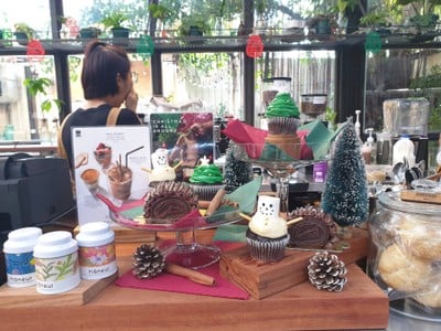 มีขนมแล้วนะ