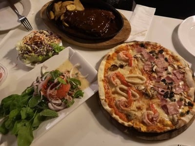 อาหาร หรือ เครื่องดื่ม