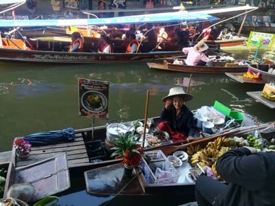 ตลาดน้ำดำเนินสะดวก