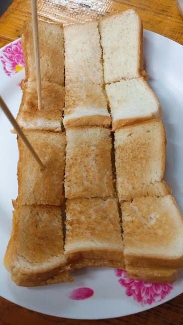 ขนมปังปิ้งเนยนม