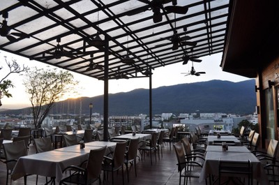 Xanadu Pub & Restaurant @Furama Hotel