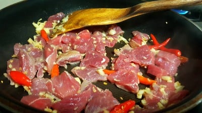 วิธีทำ กะเพราเนื้อนุ่ม :)