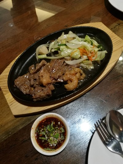 เนื้อคารูบิสไลด์คลุกแจ่วกระทะร้อน (เสือร้องไห้)