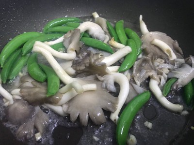 วิธีทำ ผัดถั่วลันเตา เห็ดนางฟ้า วิธีทำ ผัดถั่วลันเตา เห็ดนางฟ้า