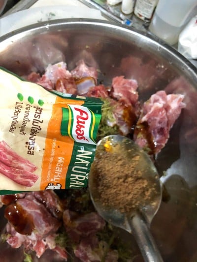 วิธีทำ ซี่โครงหมูทอดกระเทียมพริกไทย วิธีทำ ซี่โครงหมูทอดกระเทียมพริกไทย