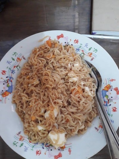 มาม่าผัดไข่เค็ม