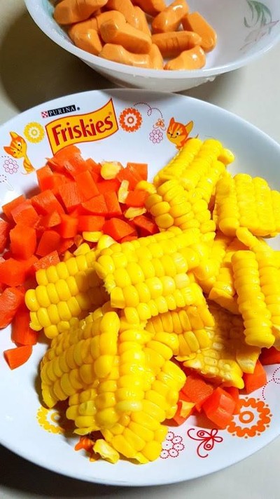 วิธีทำ ผัดไส้กรอกคอกเทลใส่ข้าวโพดแครอท วิธีทำ ผัดไส้กรอกคอกเทลใส่ข้าวโพดแครอท