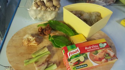 วิธีทำ ต้มยำกุ้งแบบบ้านๆ วิธีทำ ต้มยำกุ้งแบบบ้านๆ