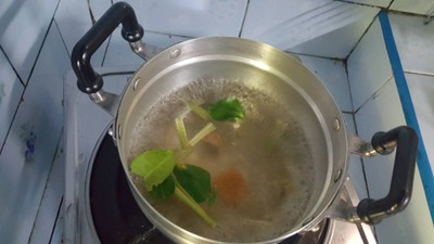 วิธีทำ ต้มยำกุ้งแบบบ้านๆ วิธีทำ ต้มยำกุ้งแบบบ้านๆ