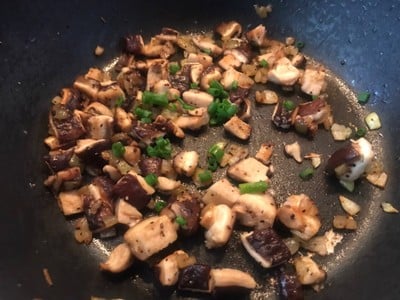 วิธีทำ Sautéed Onion & Mushroom (side dish)