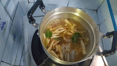 วิธีทำ ต้มยำกุ้งแบบบ้านๆ วิธีทำ ต้มยำกุ้งแบบบ้านๆ