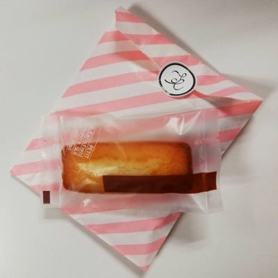 Financier ราคาชิ้นละ 45 บาท / กล่องละ 6 ชิ้น ราคา 270 บาท