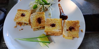 ผัดไทโฮลวีทแซนด์วิช