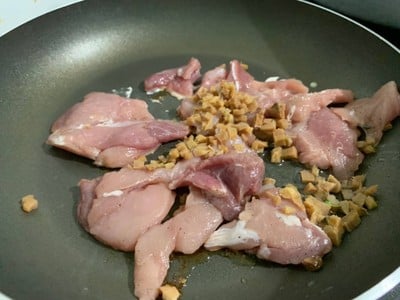 วิธีทำ มาม่าผัดหมู วิธีทำ มาม่าผัดหมู