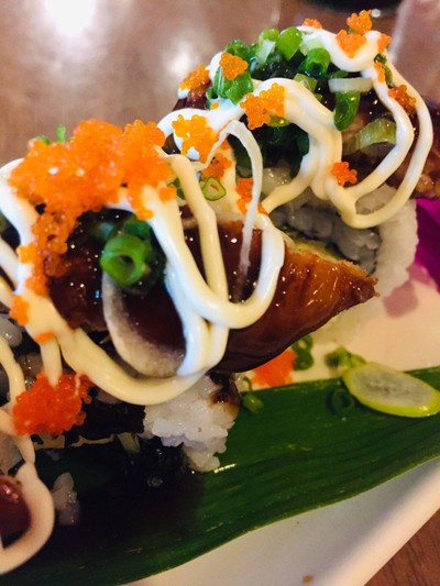 ข้าวห่อสาหร่ายหน้าปลาไหล