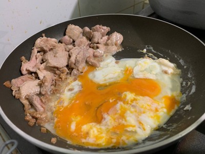 วิธีทำ มาม่าผัดหมู วิธีทำ มาม่าผัดหมู