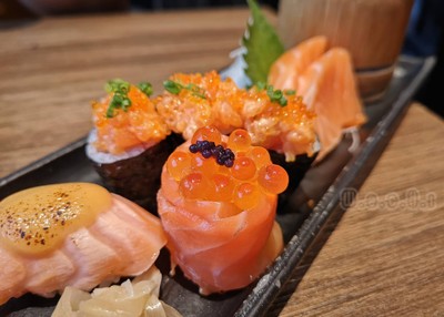 Super Salmon Sushi Set