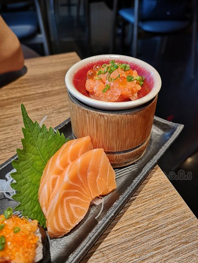 Super Salmon Sushi Set